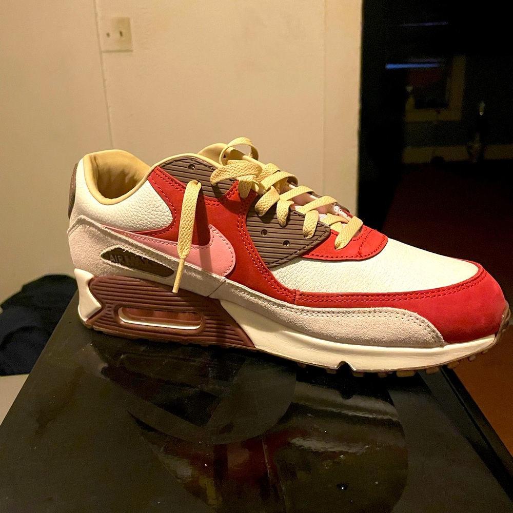 Mens size 12 Nike Air Max 90 Casual Shoe